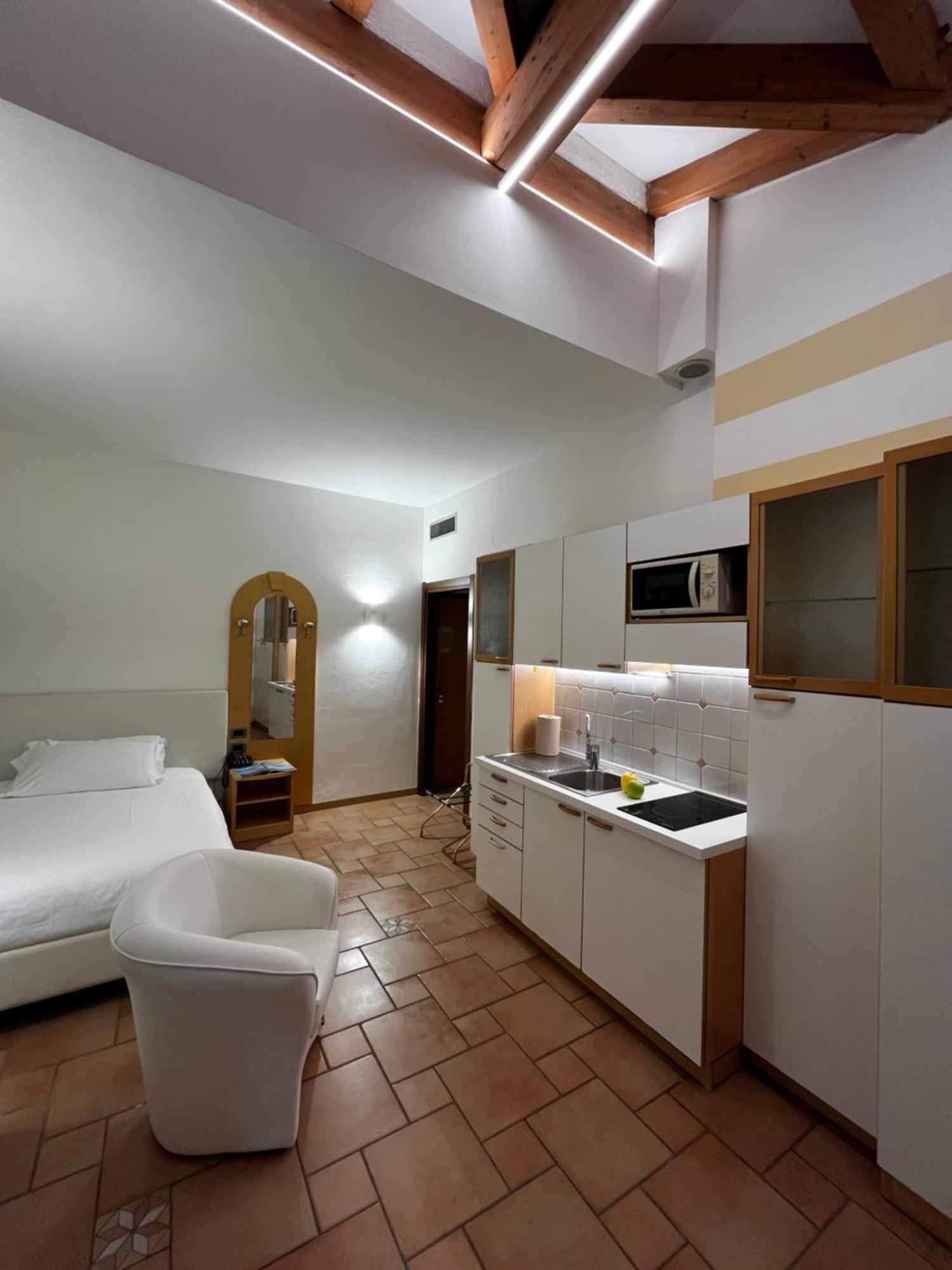 Manci Apartments By Hotel America 特伦托 外观 照片